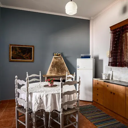 Agaloula Centrally Located Apartments, Lákka