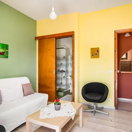Apartmán Agaloula Centrally Located Apartments,