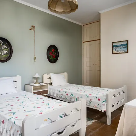 Agaloula Centrally Located Apartments, Lákka
