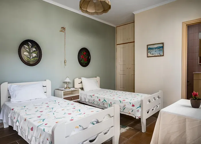 Agaloula Centrally Located Apartments, Lákka